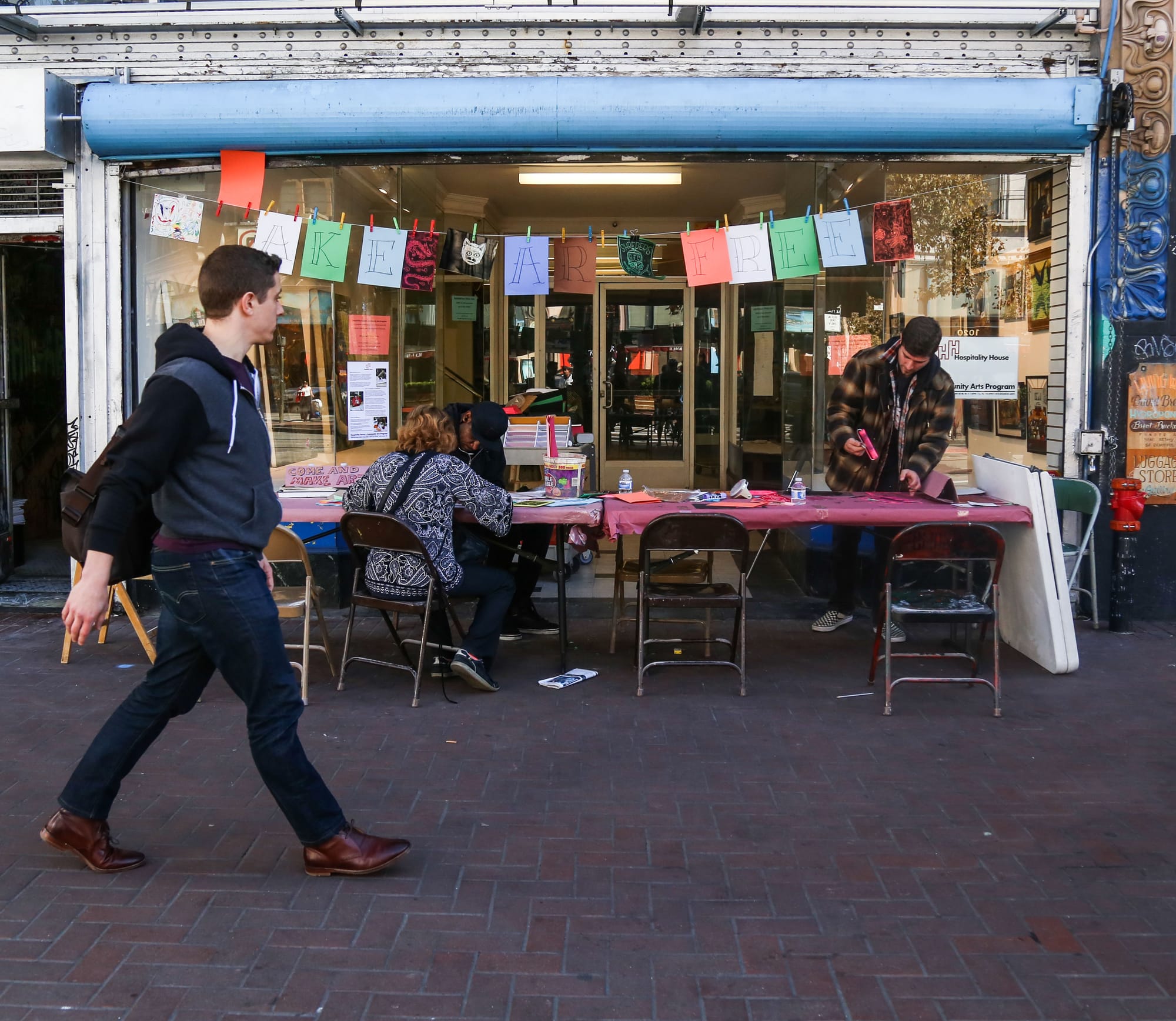  A sidewalk art event took place on Friday Nov. 7, 2015 in front of the CAP’s studio location, also known as the “Free Space,” located at 1009 Market St.
