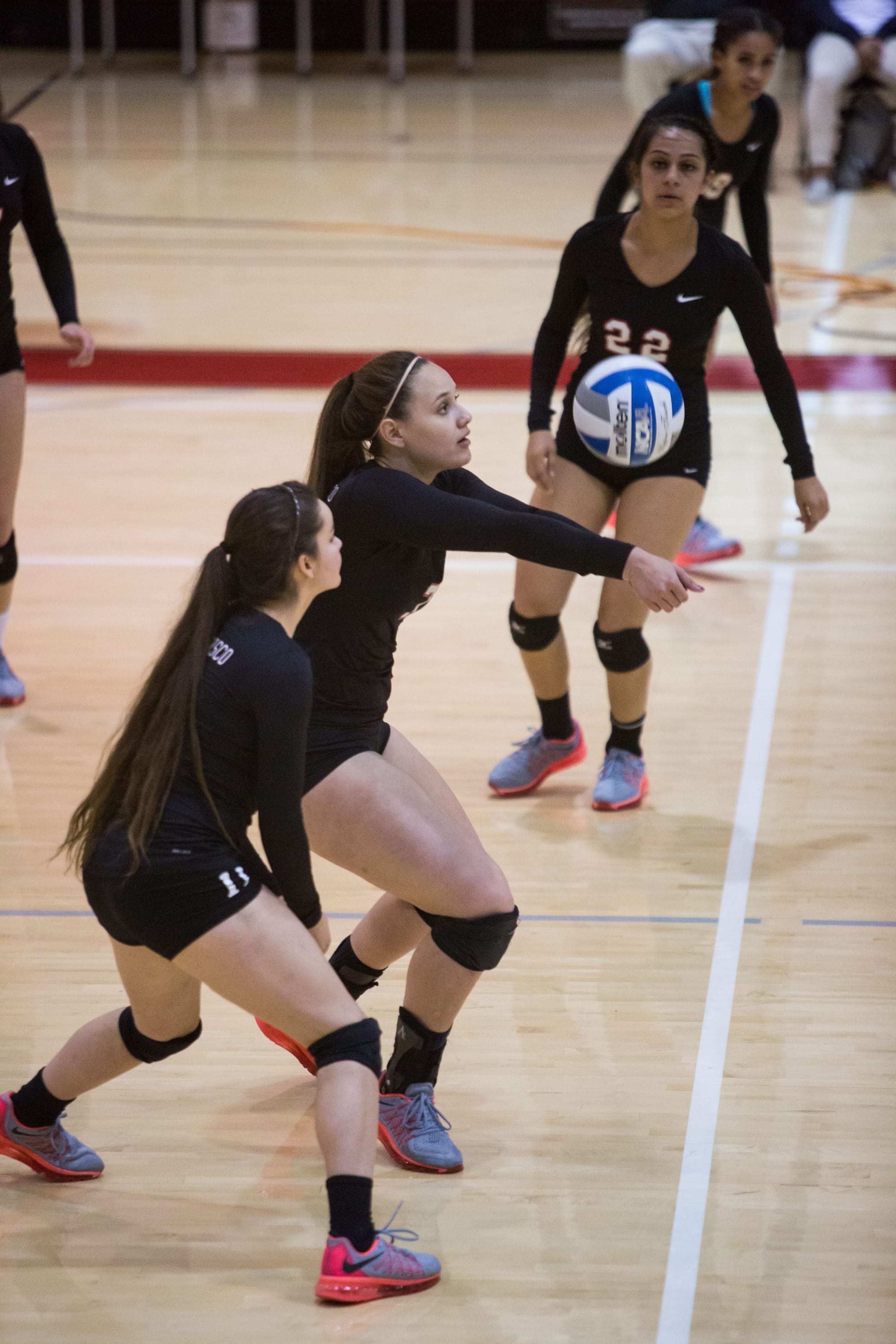 City College’s Sifagatogo Faaiu (7) receives the ball from a Monterey Peninsula College player at City College court at Ocean, Nov 13 ( Khaled Sayed